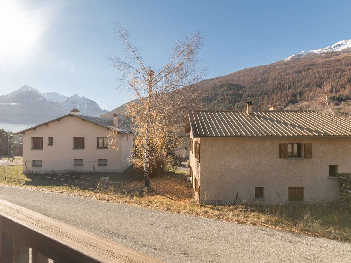 T2 Briançon, balcon vue montagne et parking privé - Photo 12