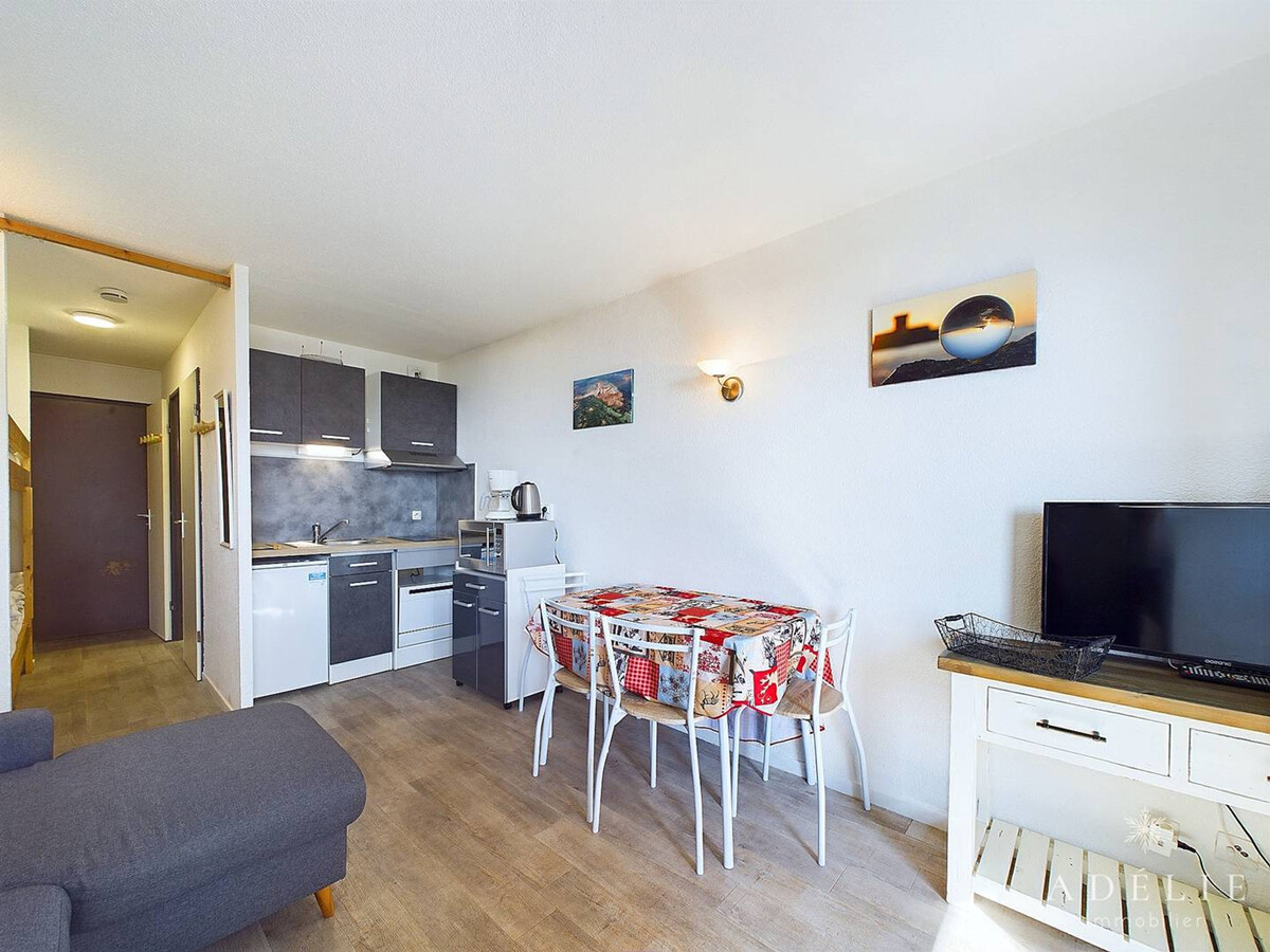Studio 22 m² rénové, balcon sud et garage à Montvalezan - Photo 2