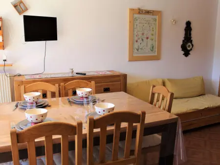 Location appartement à Vars, Studio Avec Coin Montagne, Balcon, Proche Pistes et Commerces, 4 Couchages – Vars Les Claux