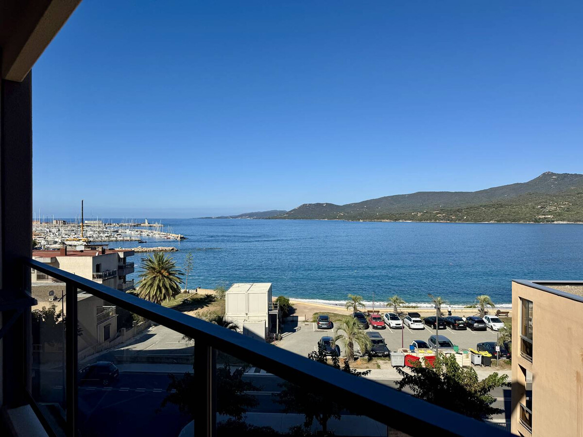 Appartement front de mer Propriano, parking & terrasse - Photo 2