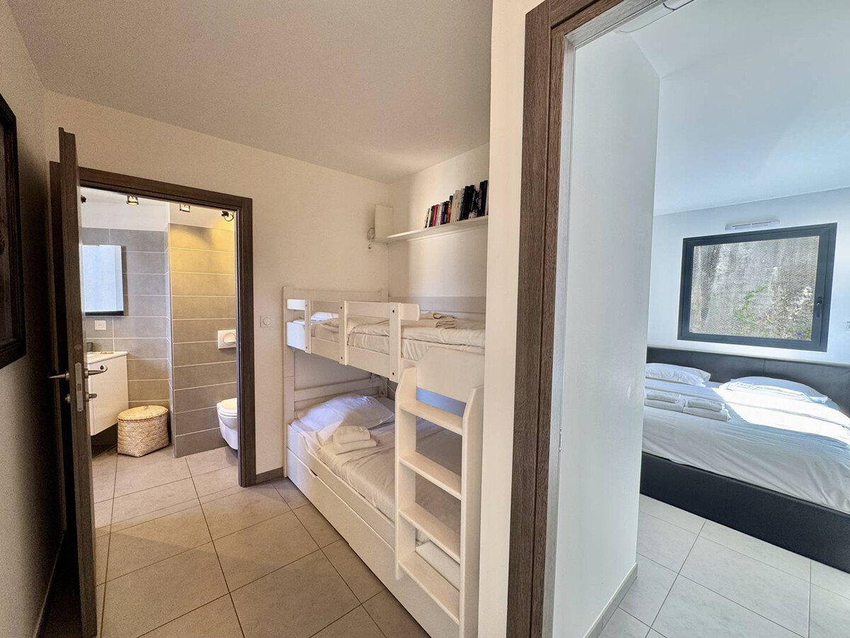Appartement front de mer Propriano, parking & terrasse - Photo 10