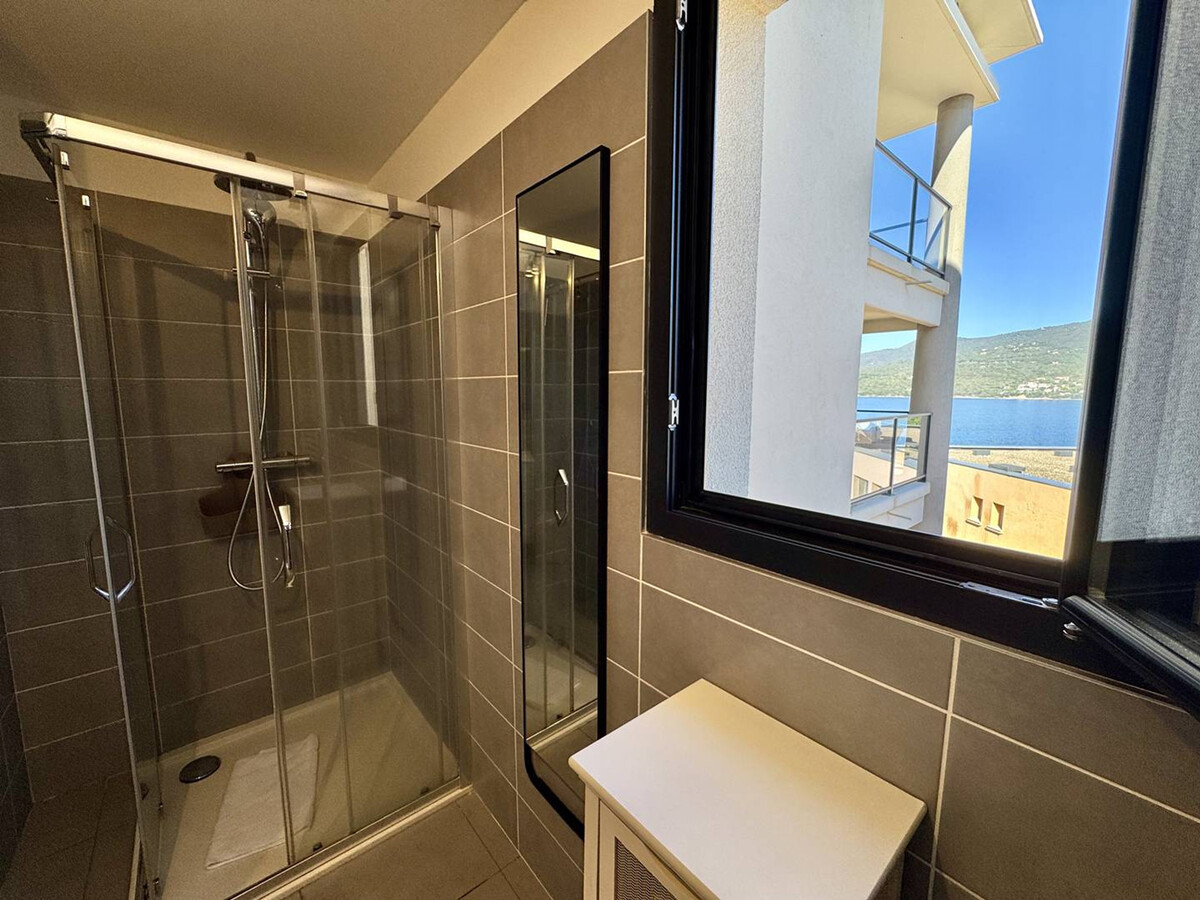 Appartement front de mer Propriano, parking & terrasse - Photo 14