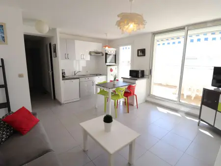 3P avec terrasse 23m² et piscine au Grau-du-Roi : photo 2