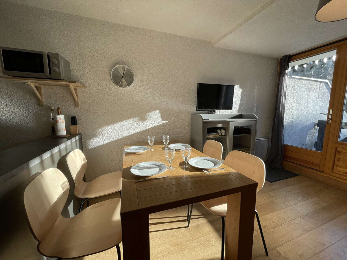Studio rénové Saint-Chaffrey, jardin montagne, parking - Photo 3