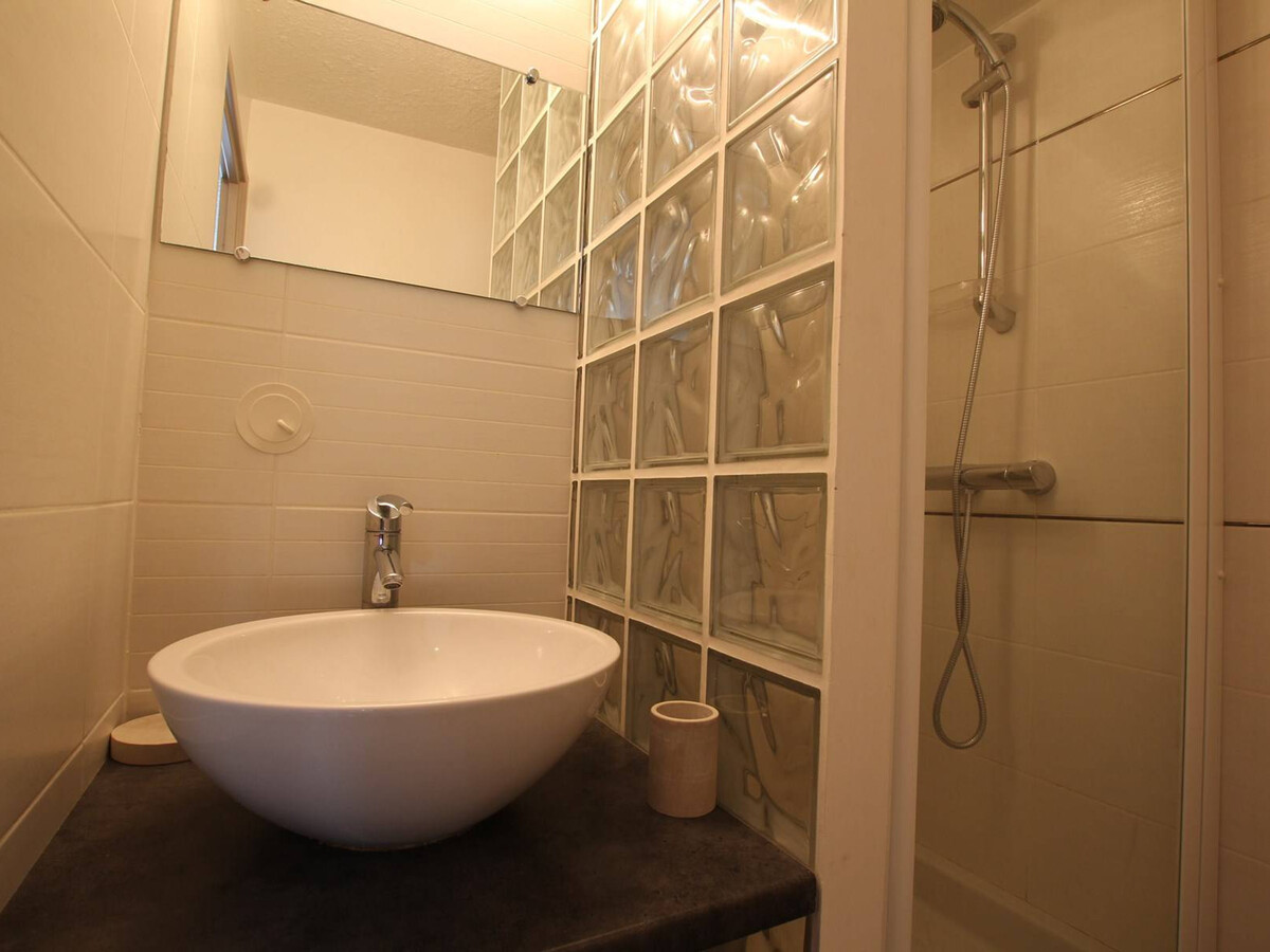 Studio rénové Saint-Chaffrey, jardin montagne, parking - Photo 10