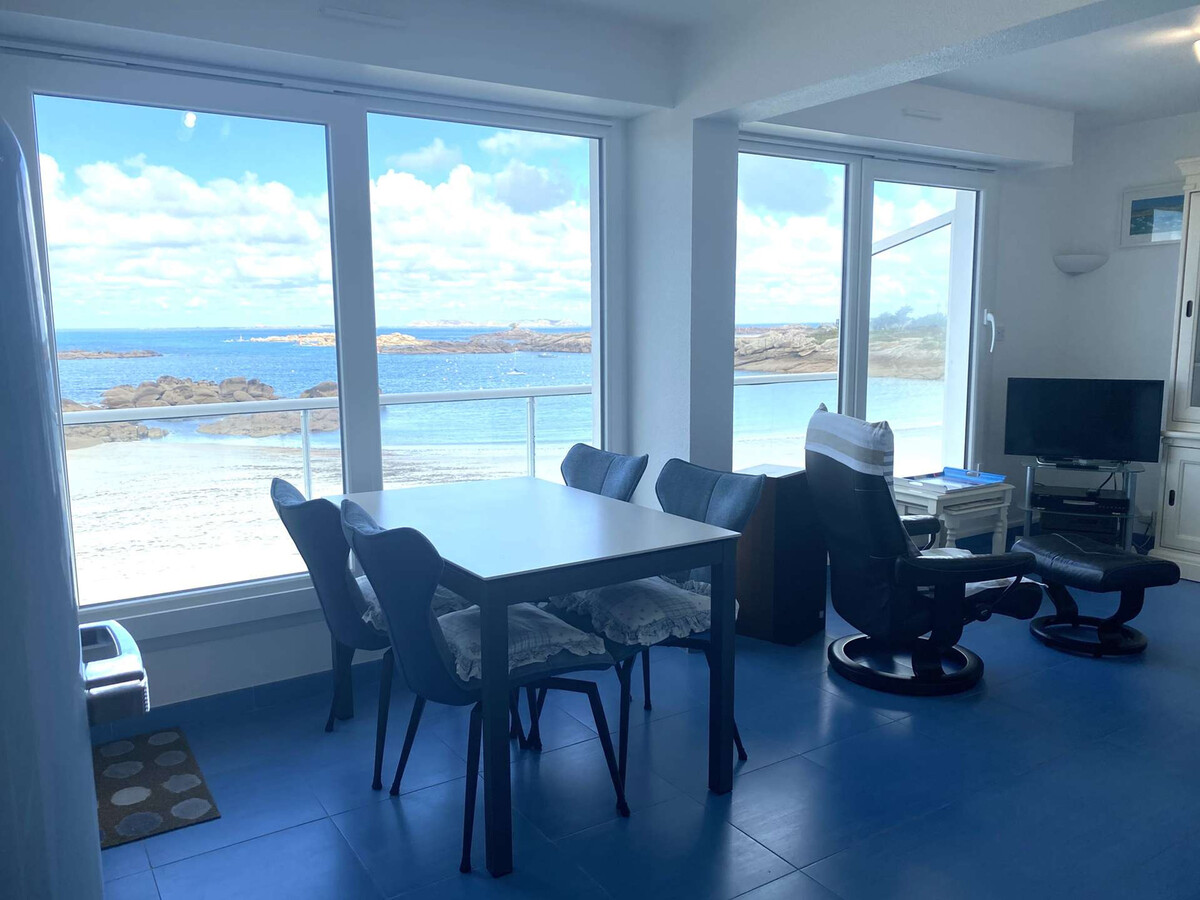 Duplex vue mer face à la plage, 2 chambres à Trégastel - Photo 10