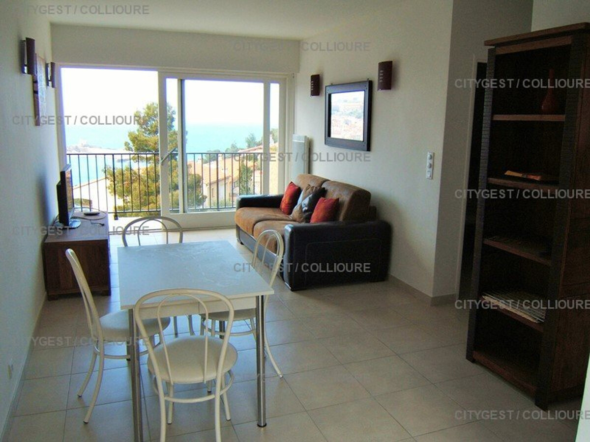 F2 Collioure vue baie, piscine et parking - Photo 2