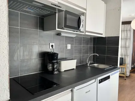Studio 35 m² Montgenèvre, balcon vue pistes + parking : photo 2