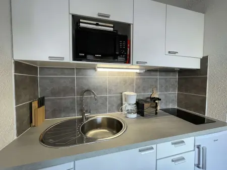 Studio 25m² rénové au centre, balcon ouest, parking : photo 6
