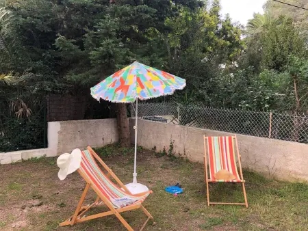 Studio mezzanine, jardin 59 m² et parking à Saint-Raphaël : photo 2