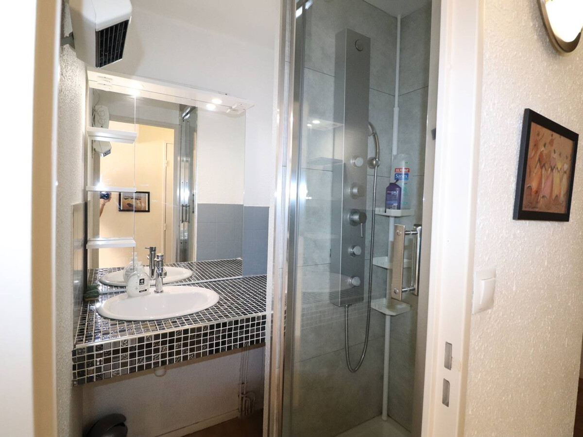 Studio cabine climatisé avec piscine au Grau-du-Roi - Photo 11