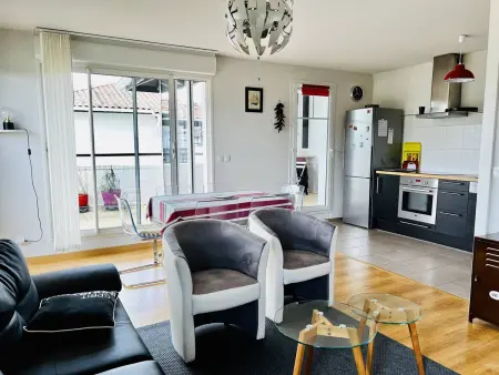 T2 Cambo-les-Bains, terrasse et parking privé : photo 2