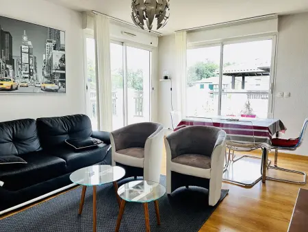 T2 Cambo-les-Bains, terrasse et parking privé : photo 3