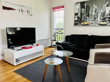 T2 Cambo-les-Bains, terrasse et parking privé : photo 5