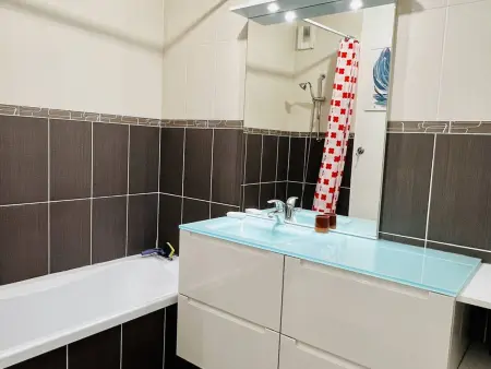 T2 Cambo-les-Bains, terrasse et parking privé : photo 13