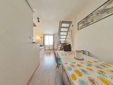 Location appartement à Noirmoutier en l'Île, Studio Mezzanine Lumineux avec Wifi, Idéalement Situé, 4 Couchages, à 250m de la Plage et du Port