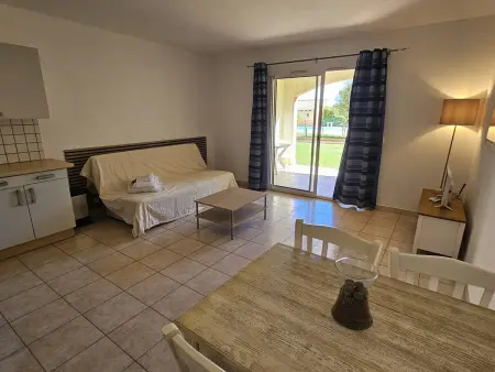 Studio climatisé avec piscine à 150m de la plage : photo 5