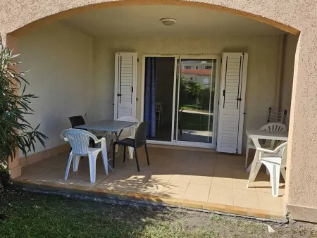 Studio climatisé avec piscine à 150m de la plage : photo 10