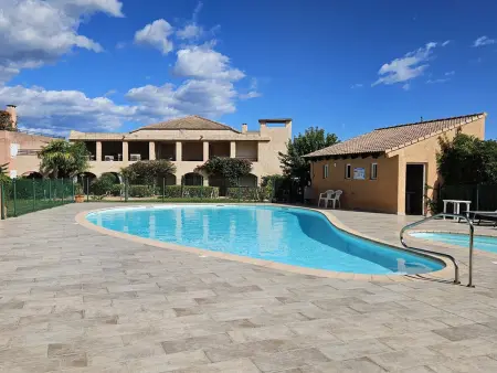 Studio climatisé avec piscine à 150m de la plage : photo 11