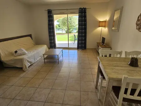 Studio climatisé avec piscine à 150m de la plage : photo 13