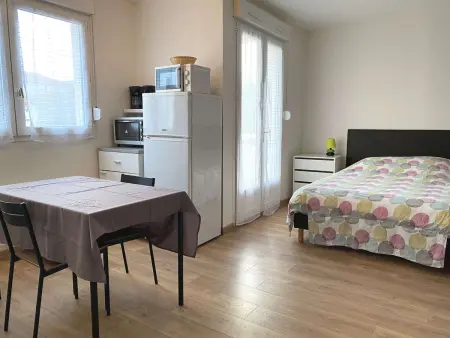 Location appartement à Balaruc les Bains, Studio rénové avec balcon, proche commerces, wifi et cellier privatif - Balaruc-les-Bains.