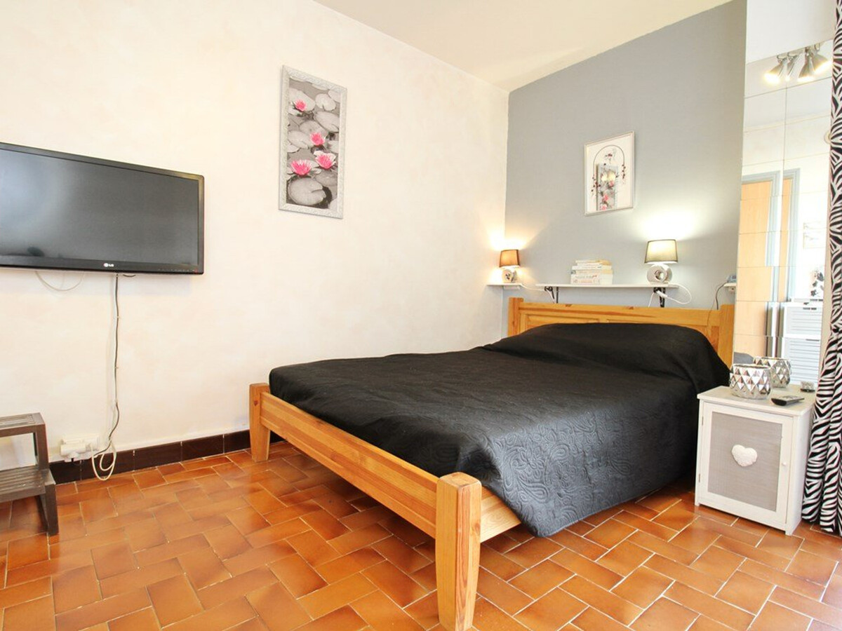 Studio rénové 2 personnes, balcon et climatisation - Photo 2