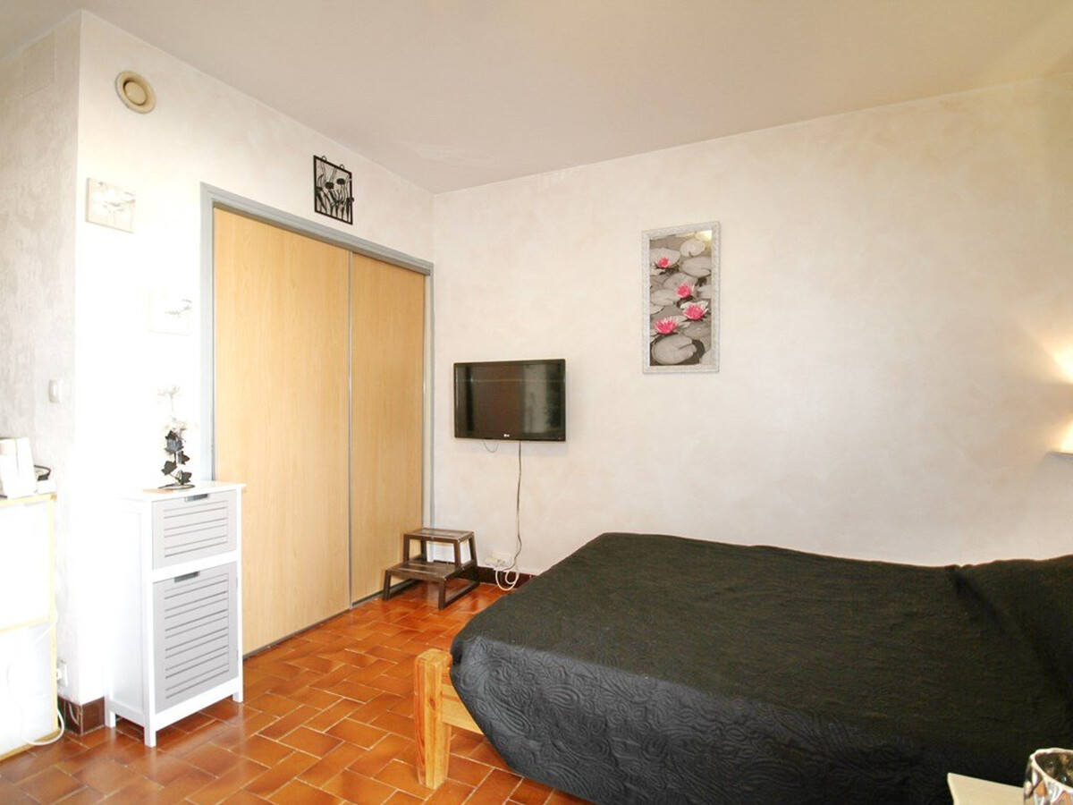 Studio rénové 2 personnes, balcon et climatisation - Photo 3