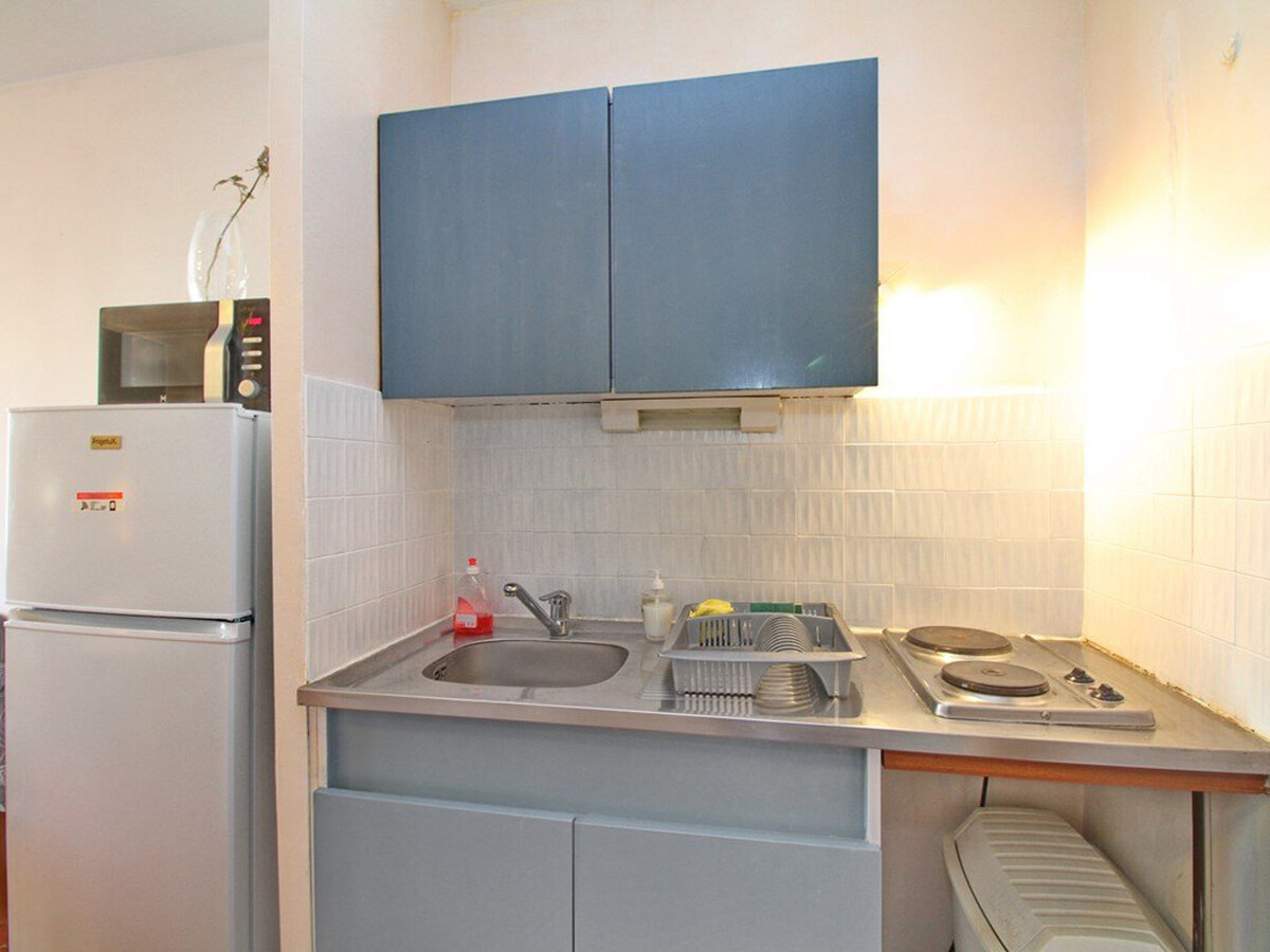 Studio rénové 2 personnes, balcon et climatisation - Photo 9