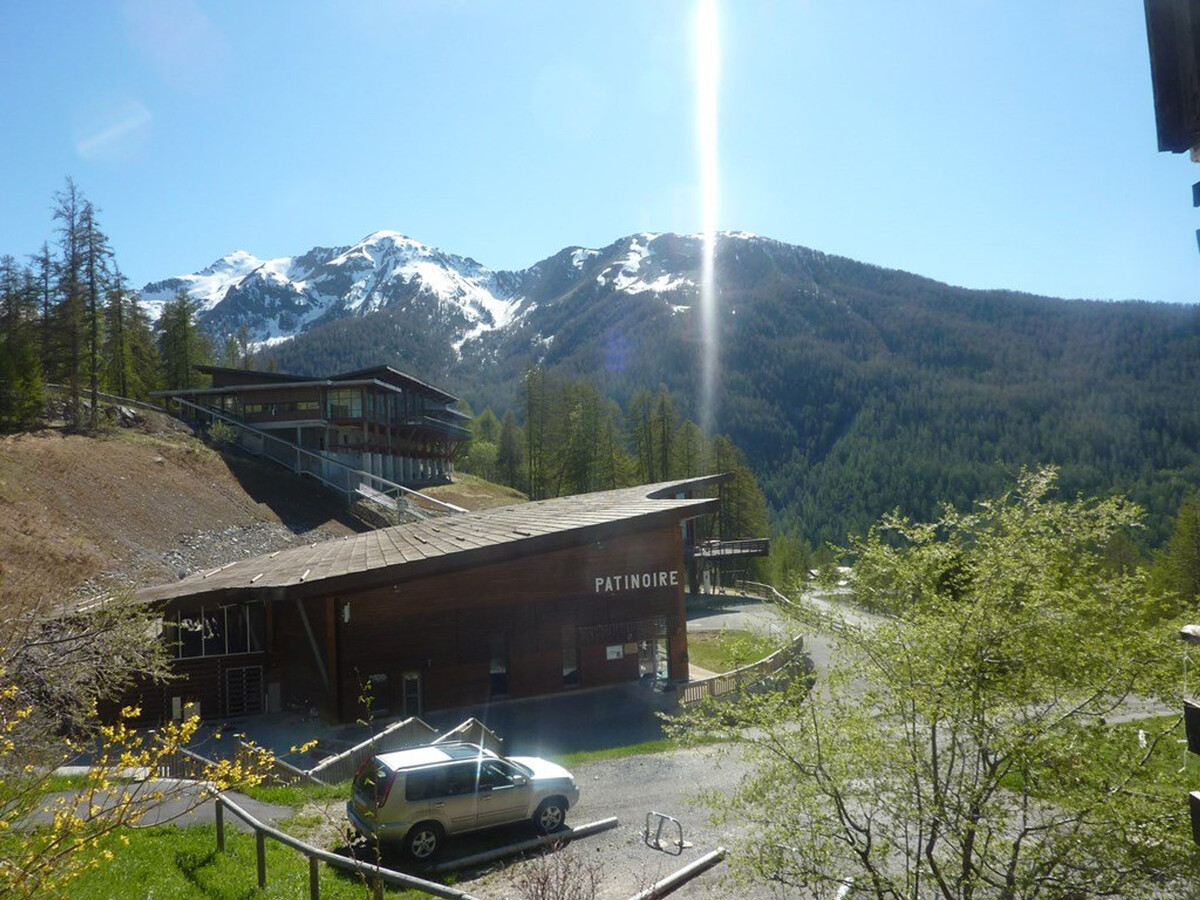 Studio 6 pers avec balcon aux Orres, pied des pistes - Photo 9