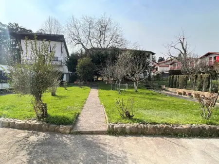T1 Bis à Cambo-les-Bains, terrasse avec store : photo 11