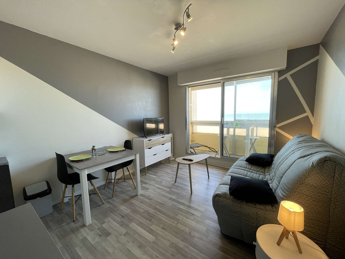 Studio rénové vue mer, 6e étage, balcon loggia - Photo 3