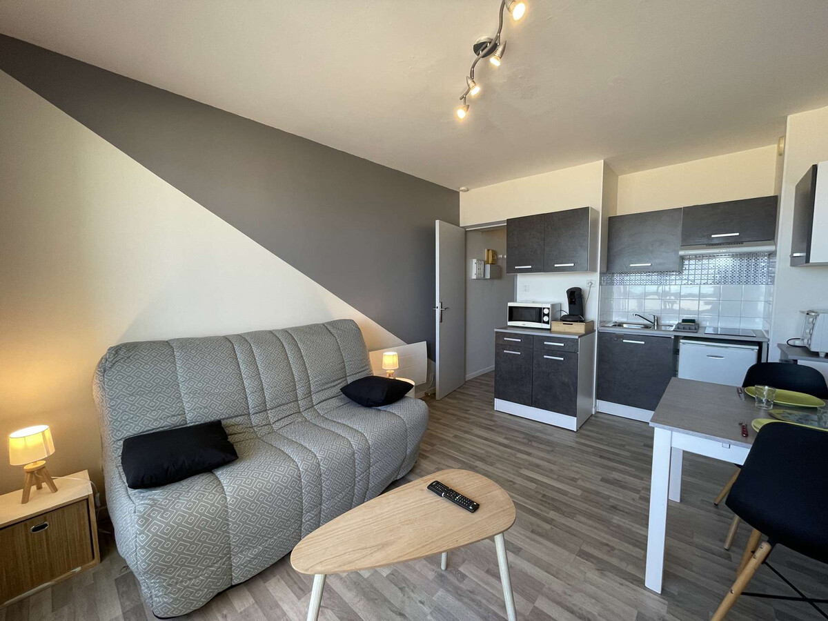 Studio rénové vue mer, 6e étage, balcon loggia - Photo 4