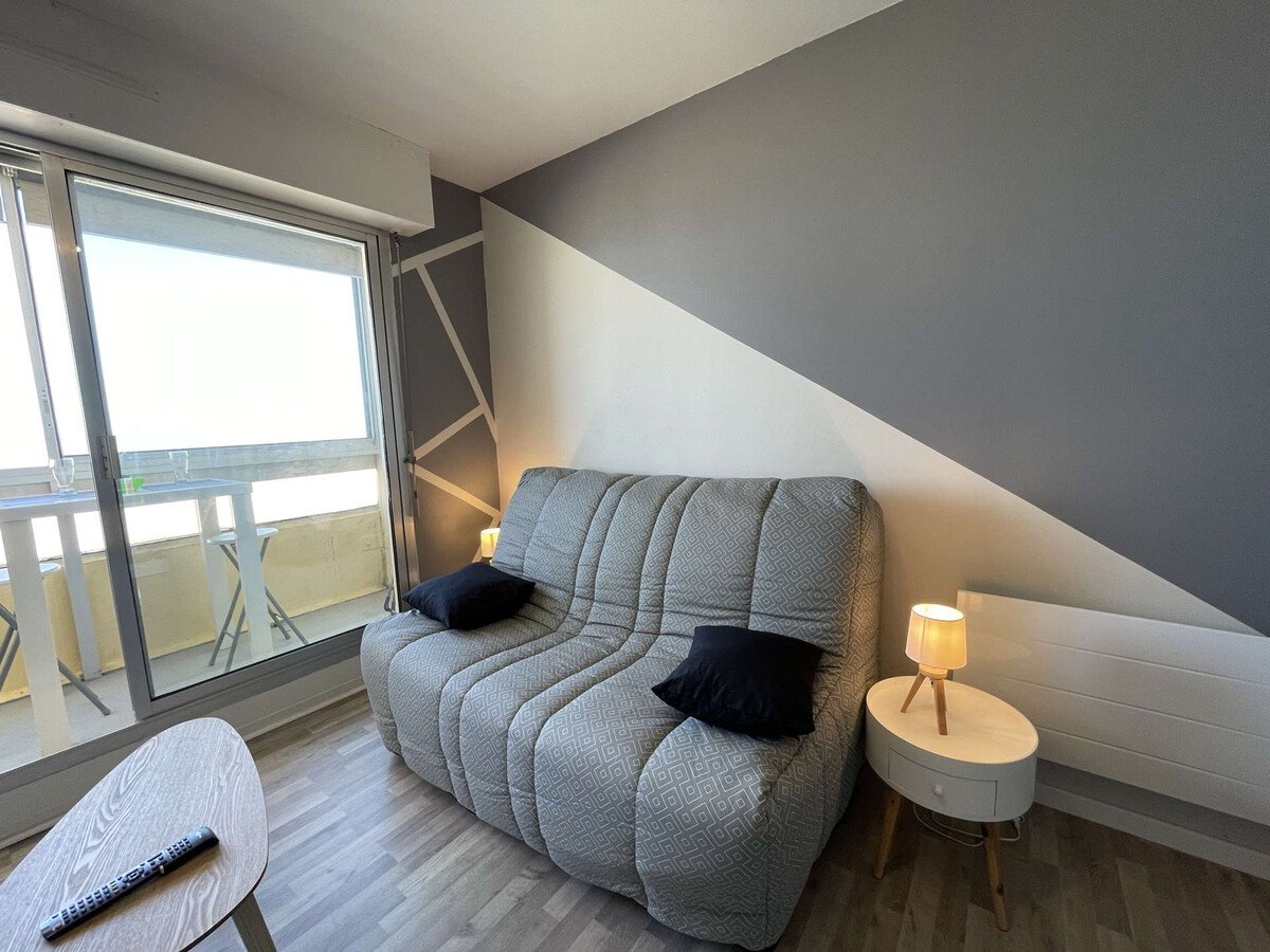 Studio rénové vue mer, 6e étage, balcon loggia - Photo 8