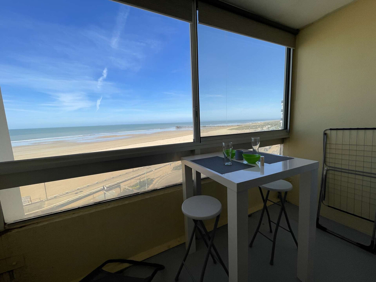 Studio rénové vue mer, 6e étage, balcon loggia - Photo 9