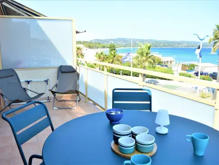 Appartement vue mer 2ème étage avec parking à Cavalaire : photo 2