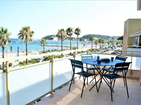 Appartement vue mer 2ème étage avec parking à Cavalaire : photo 3