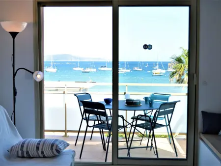 Appartement vue mer 2ème étage avec parking à Cavalaire : photo 8