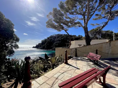 Appartement vue mer 2ème étage avec parking à Cavalaire : photo 17