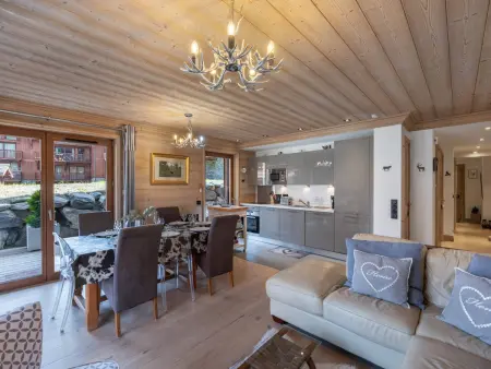 Appartement familial à Courchevel avec terrasse et parking couvert : photo 2