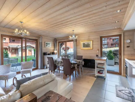 Appartement familial à Courchevel avec terrasse et parking couvert : photo 4