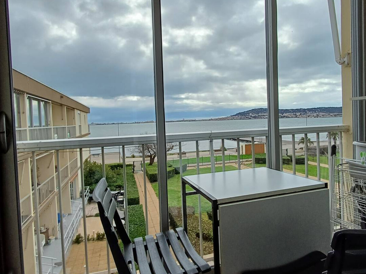T1 2 étoiles avec vue sur l'étang, proche thermes - Photo 8