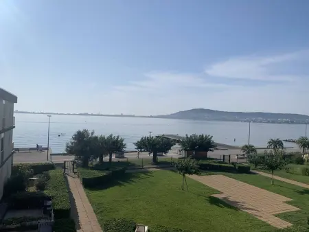 Location appartement à Balaruc les Bains, T1 au 2ème étage, proche établissement thermal, animaux acceptés