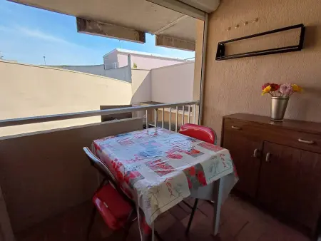 Location appartement à Balaruc les Bains, T1 agréable avec parking privé, proche étang de Thau, climatisé, cuisine équipée, loggia, Balaruc-les-Bains