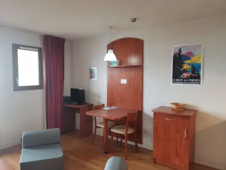 Location appartement à La Mongie, Studio cosy avec terrasse, parking couvert, piscine, salle de fitness, proche pistes - Accepte animaux