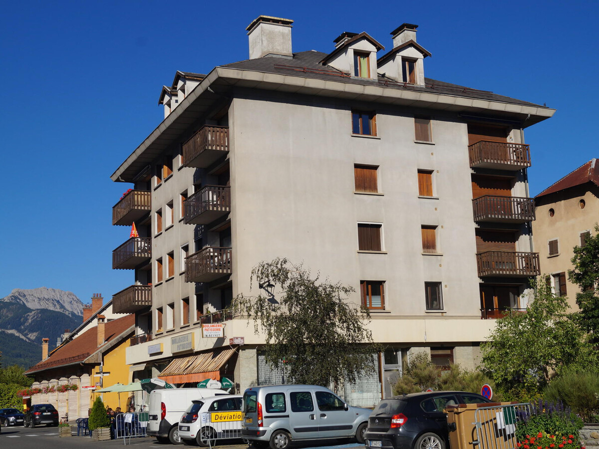 T3 rénové face place du marché, balcon sud-est - Photo 13