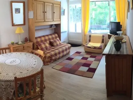 Location appartement à Enchastrayes, Studio rénové ski-in ski-out, parking inclus