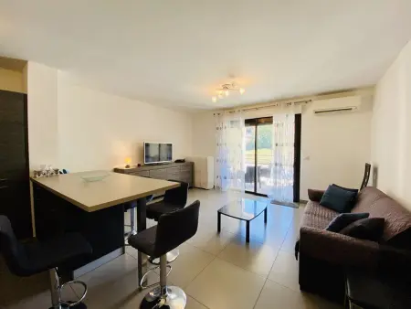 Location appartement à Propriano, Charmant 2 pièces au cœur de Propriano avec terrasse