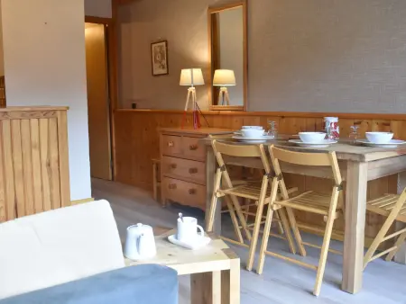 Location appartement à Méribel, Studio skis aux pieds à Méribel – Centre, commerces à 100m, piscine estivale, ascenseur, casier à skis