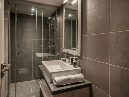 Appartement spacieux contemporain à Courchevel avec parking et wifi : photo 6