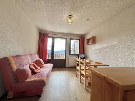 Location appartement à Notre Dame de Bellecombe, Studio cosy à 50m des pistes, balcon, parking, casier à skis, proche village et école de ski